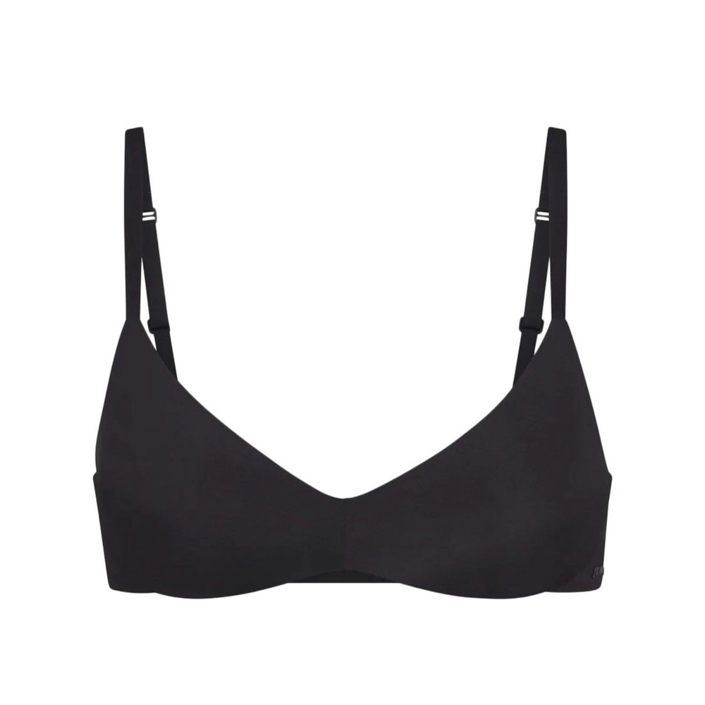 SKIMS Wireless Form Push-Up Plunge Bra